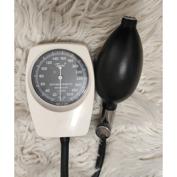 TYCOS Sphygmomanometer & Pre-Calibrated Artery Adult Size Blood Pressure Cuff - Picture 5 of 5